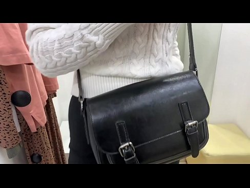 ❤️ Јавна мастурбација младе кучке ФералБерри са дилдом у соби за мерење ❤❌ Квалитетан секс на sr.wassell.ru ❤